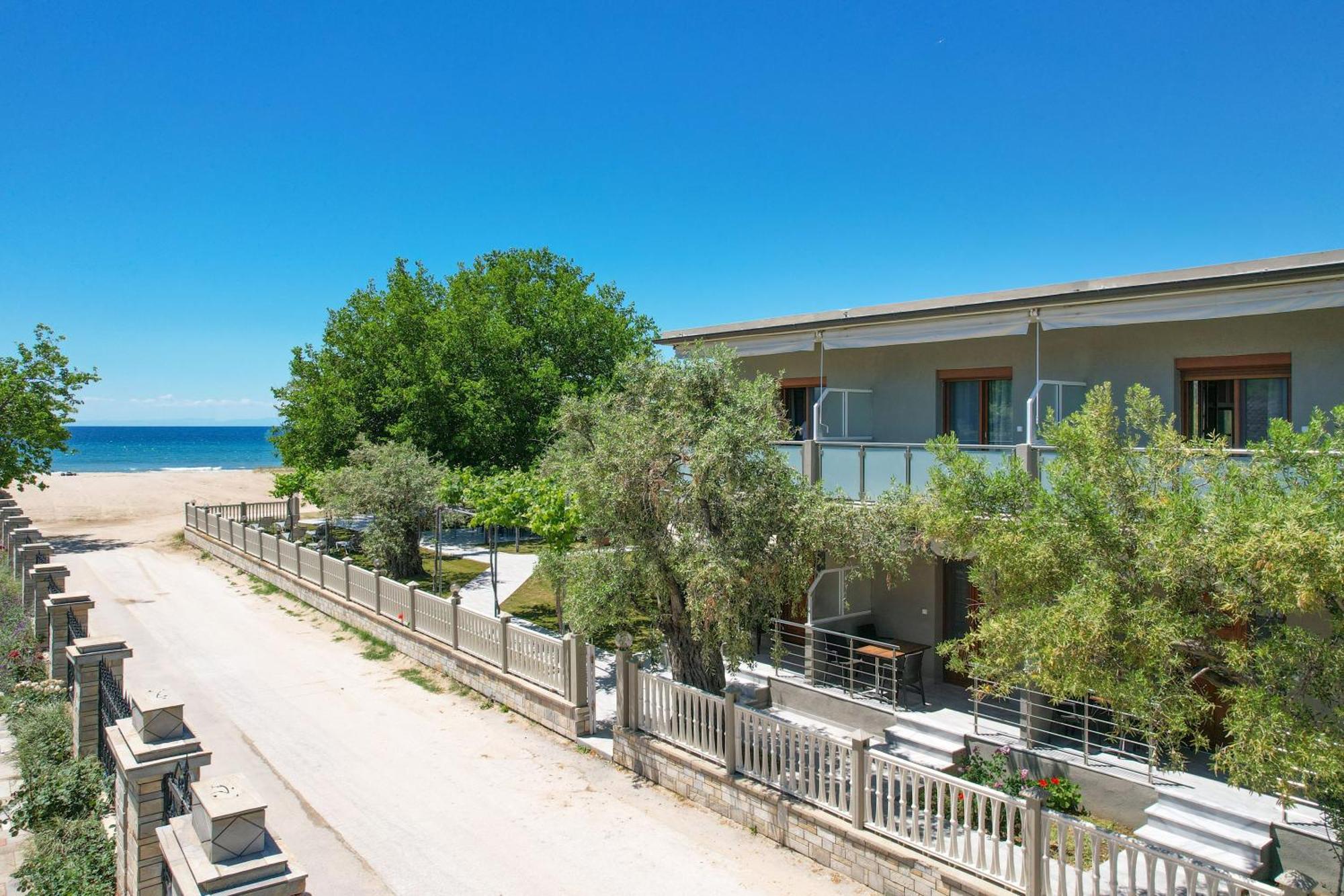 Olivento Beach Front Suites Потос Экстерьер фото